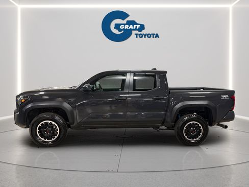 Used 2025 Toyota Tacoma TRD Off-Road AWD/4WD image 3