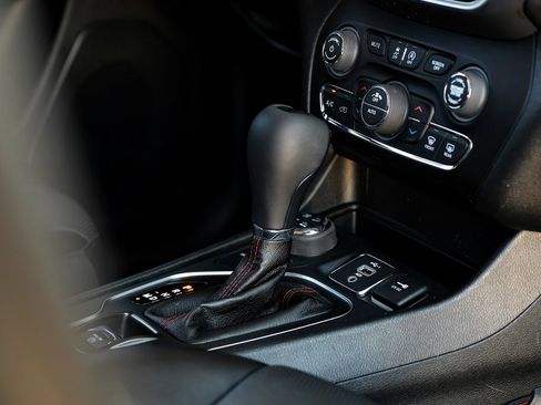 Used 2022 Jeep Cherokee Trailhawk w/ Premium Leather Package image 31