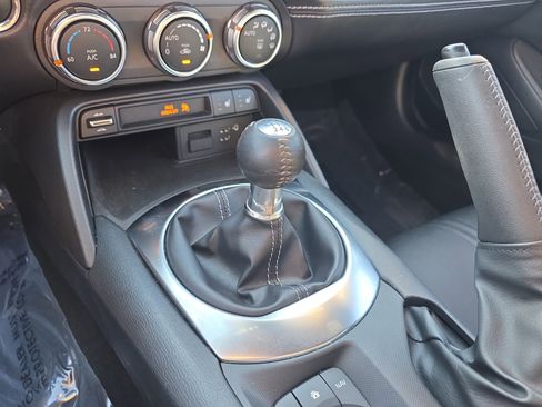 Used 2021 MAZDA MX-5 Miata RF Grand Touring image 24
