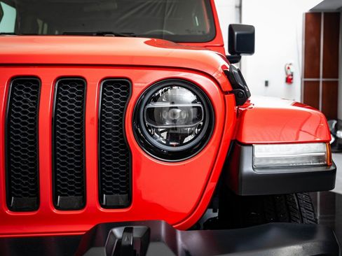 Used 2020 Jeep Wrangler Unlimited Sahara image 17