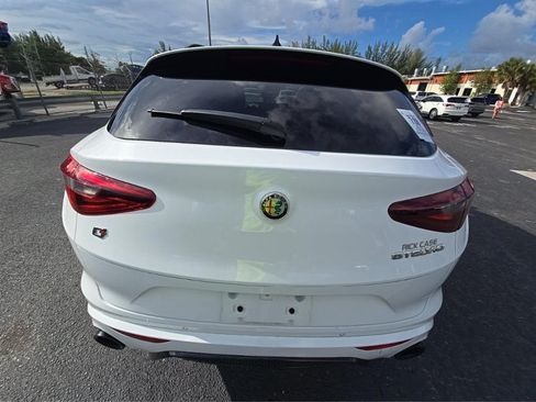 Used 2023 Alfa Romeo Stelvio Veloce AWD/4WD image 6