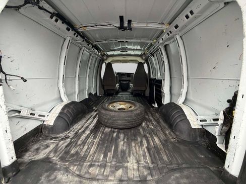 Used 2018 Chevrolet Express 3500 w/ Driver Convenience Package image 5