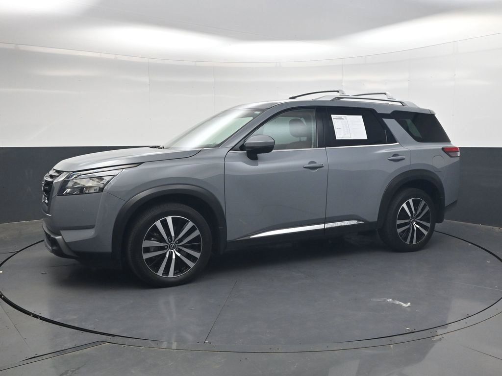 Certified 2025 Nissan Pathfinder Platinum w/ Cargo Package AWD/4WD image 13