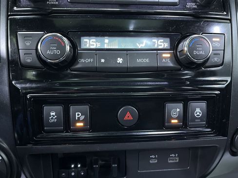 Used 2021 Nissan Titan PRO-4X w/ Pro-4x Convenience Package image 23