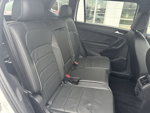 Certified 2022 Volkswagen Tiguan SEL R-Line image 28