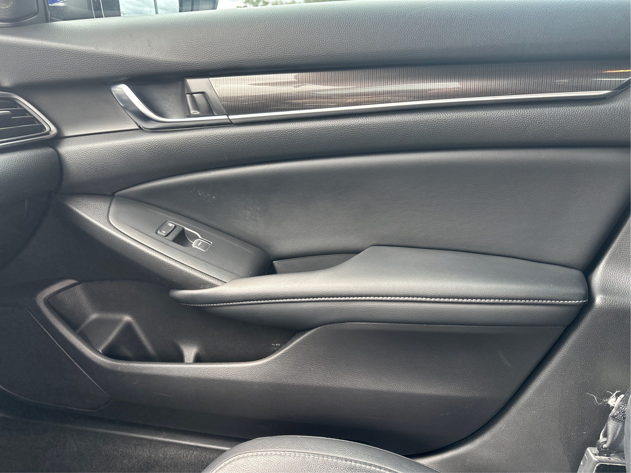 Used 2018 Honda Accord Sport image 21