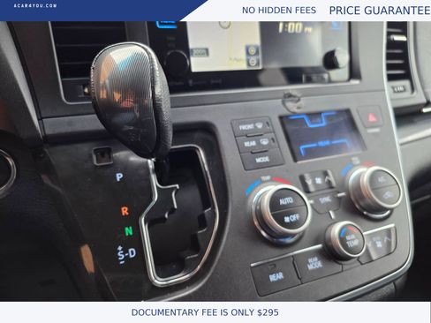 Used 2017 Toyota Sienna SE Premium image 23