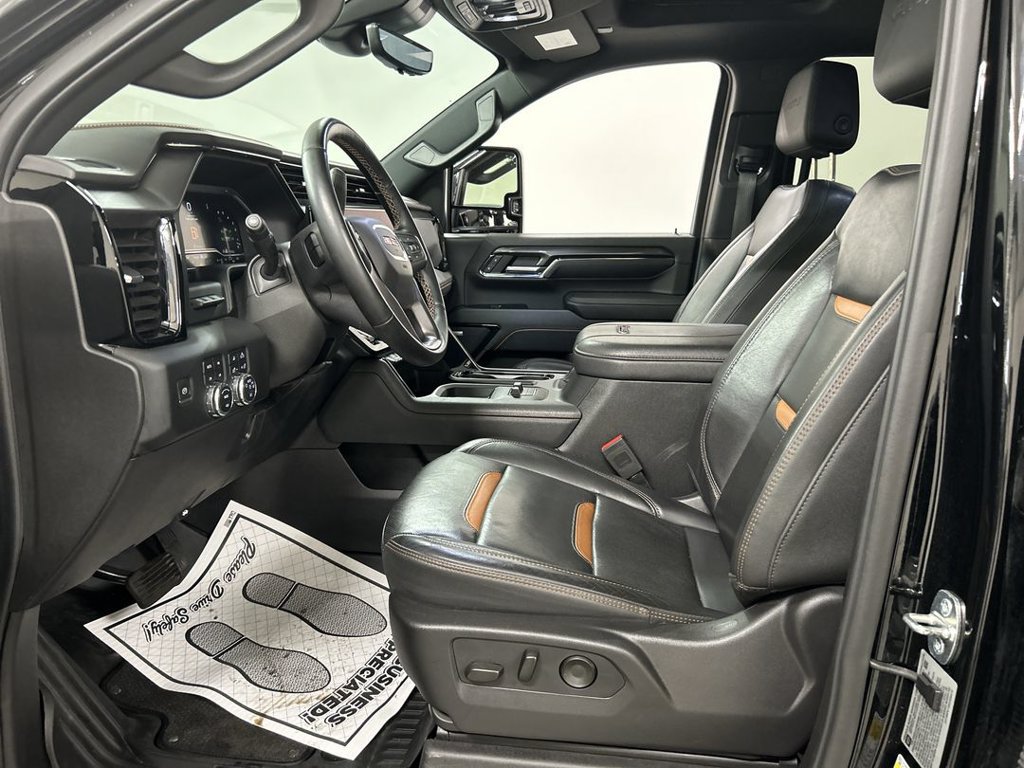 Used 2024 GMC Sierra 2500 AT4 w/ Technology Package AWD/4WD image 9