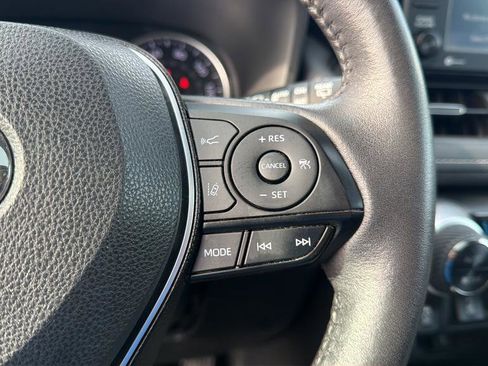 Used 2020 Toyota RAV4 XLE Premium image 24