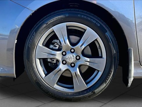 Certified 2017 Toyota Sienna SE Premium FWD image 10