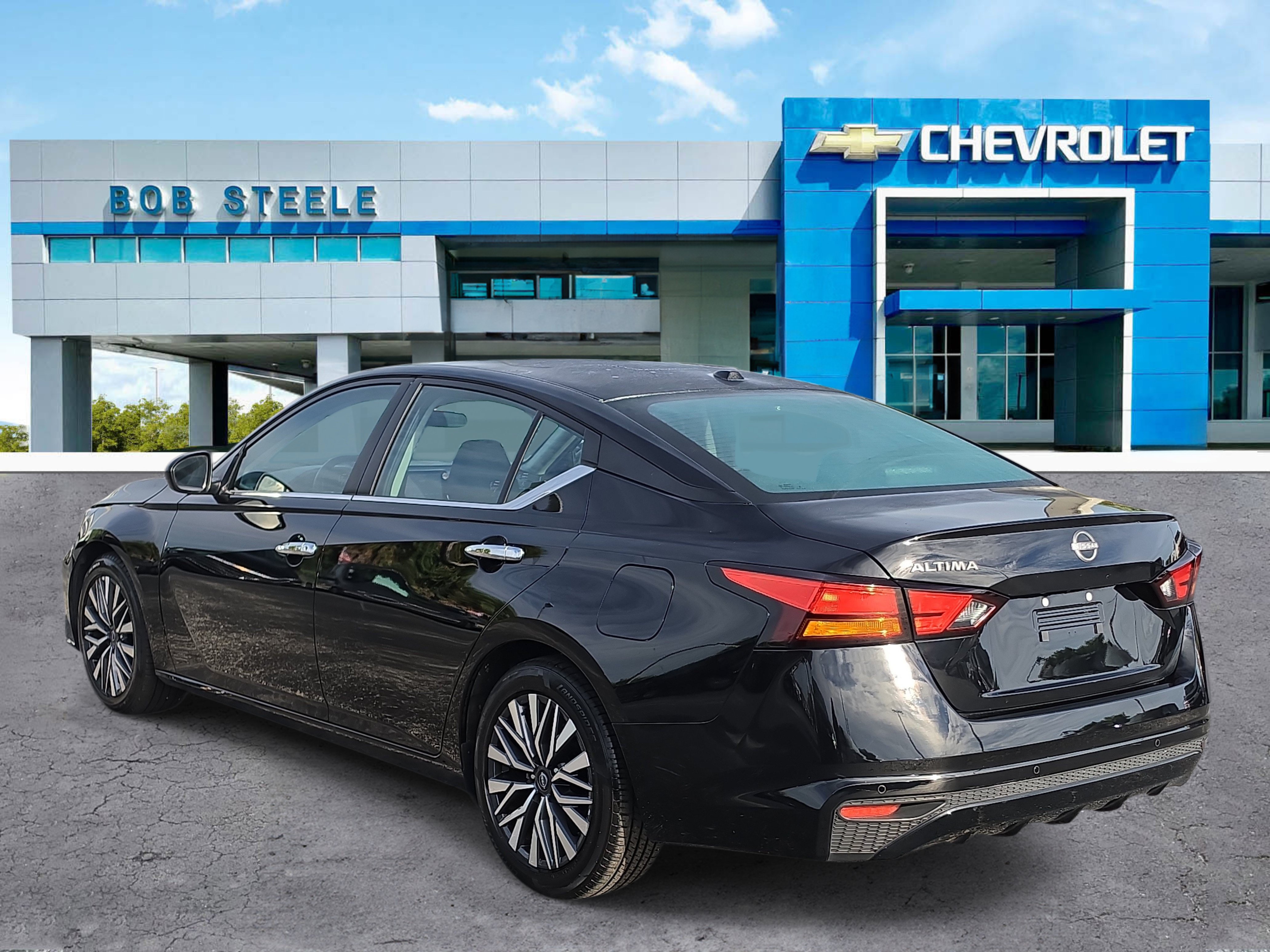 Used 2025 Nissan Altima 2.5 SV FWD image 3