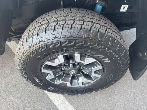 Certified 2023 Toyota Tacoma TRD Off-Road AWD/4WD image 23