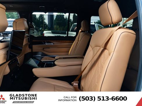 Used 2022 Jeep Grand Wagoneer Series III w/ Rear Seat Video Group 1 AWD/4WD image 24