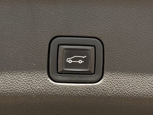 Used 2022 GMC Yukon AT4 image 33