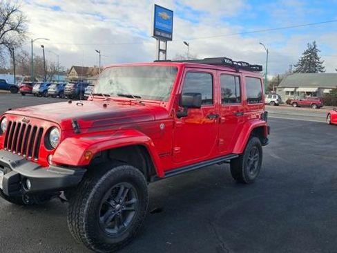 Used 2017 Jeep Wrangler Sahara AWD/4WD image 3