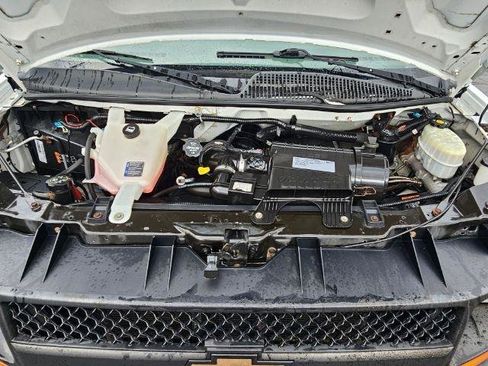 Used 2017 Chevrolet Express 2500 RWD image 29