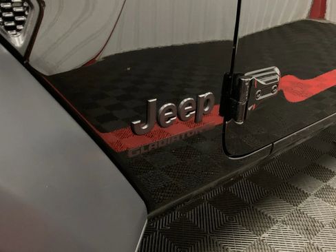 Used 2023 Jeep Gladiator Sport image 15