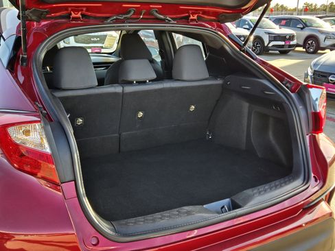 Used 2018 Toyota C-HR XLE image 19