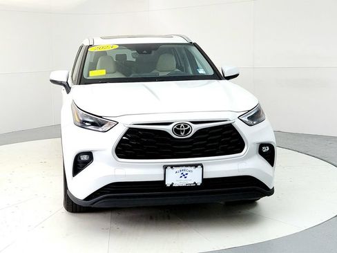 Used 2023 Toyota Highlander XLE AWD/4WD image 8