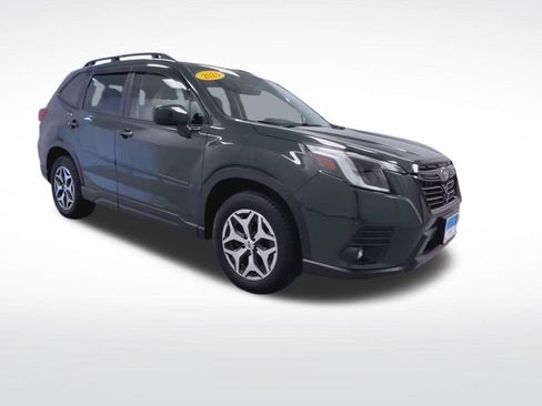 Used 2024 Subaru Forester Premium AWD/4WD image 2