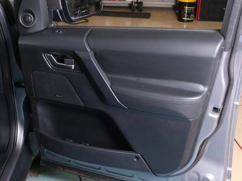 Used 2013 Land Rover LR2 HSE image 32