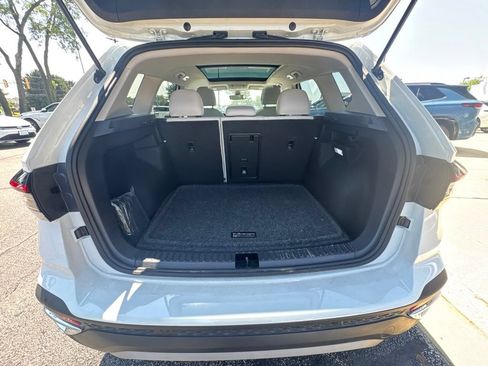 Used 2025 Volkswagen Taos SE w/ Panoramic Sunroof Package AWD/4WD image 18