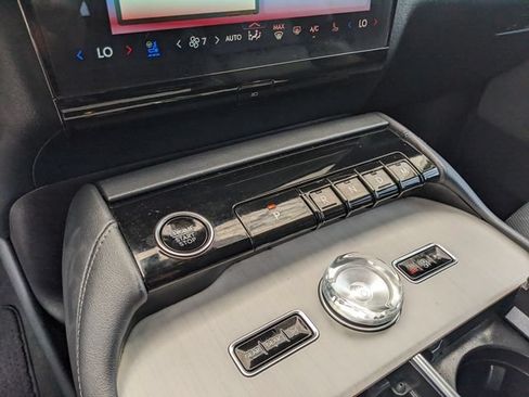 Used 2025 Lincoln Navigator Reserve AWD/4WD image 27
