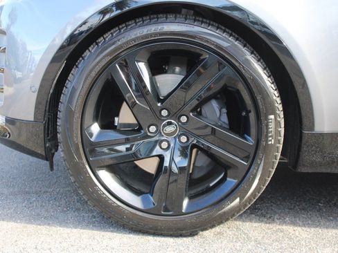 Certified 2025 Land Rover Discovery Dynamic SE image 11