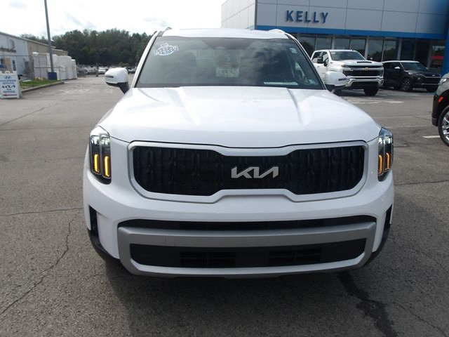 Used 2024 Kia Telluride EX w/ EX Captain's Chair Package AWD/4WD image 2