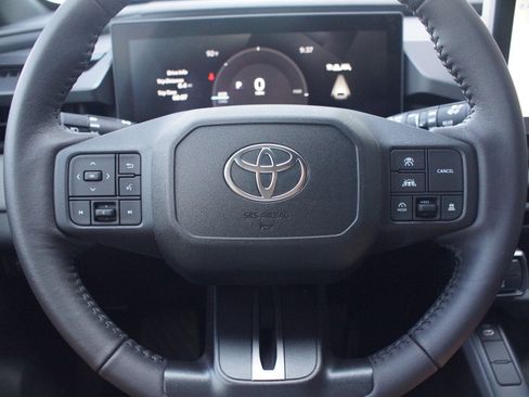 Used 2026 Toyota RAV4 SE FWD image 17
