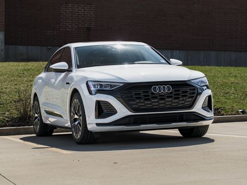 Certified 2024 Audi Q8 e-tron Premium Plus w/ Premium Plus Package image 1