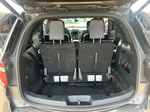 Used 2018 Ford Explorer XLT w/ Equipment Group 202A image 16
