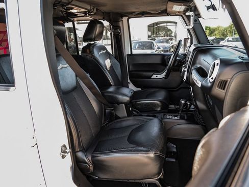 Used 2015 Jeep Wrangler Unlimited Sahara w/ Quick Order Package 24X image 33