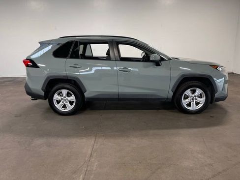 Used 2021 Toyota RAV4 XLE w/ Convenience Package FWD image 2