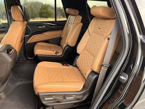 Certified 2023 Cadillac Escalade Premium Luxury w/ Performance Package image 30