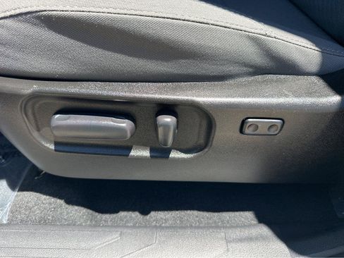 Used 2021 Toyota Tacoma SR5 RWD image 31