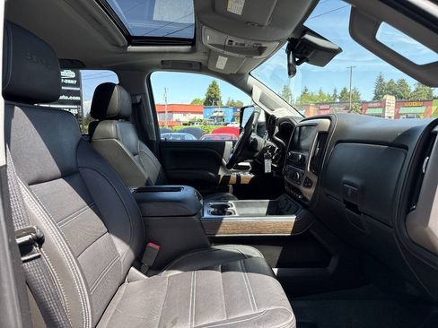 Used 2019 GMC Sierra 2500 Denali w/ Duramax Plus Package AWD/4WD image 18