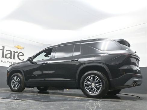 Used 2025 Chevrolet Traverse LT image 56