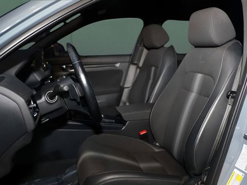 Used 2023 Honda Civic Sport image 2