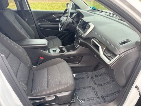 Used 2024 GMC Terrain SLE image 13