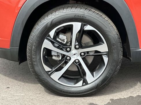 Certified 2024 Chevrolet Trax RS w/ Driver Confidence Package FWD image 8