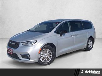 Used 2024 Chrysler Pacifica Touring-L video 1