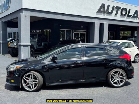 Used 2018 Ford Focus ST FWD image 3