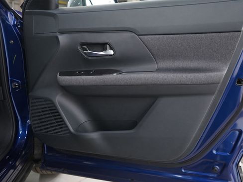 Used 2025 Nissan Kicks SV image 9