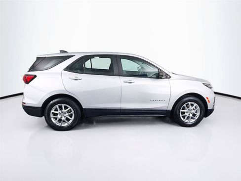 Used 2022 Chevrolet Equinox LS AWD/4WD image 12