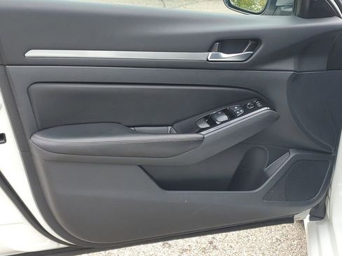 Used 2023 Nissan Altima 2.5 SV image 8