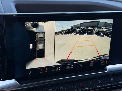 Certified 2025 Chevrolet Silverado 1500 High Country w/ Technology Package image 19