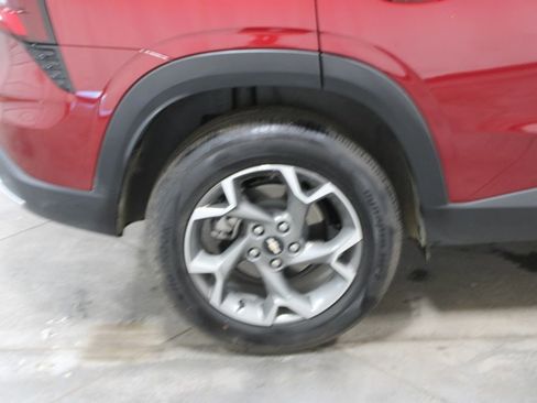 Used 2025 Chevrolet Trax LT image 46
