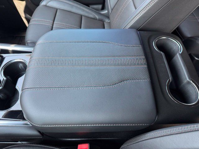 Used 2025 Chevrolet Suburban High Country AWD/4WD image 22