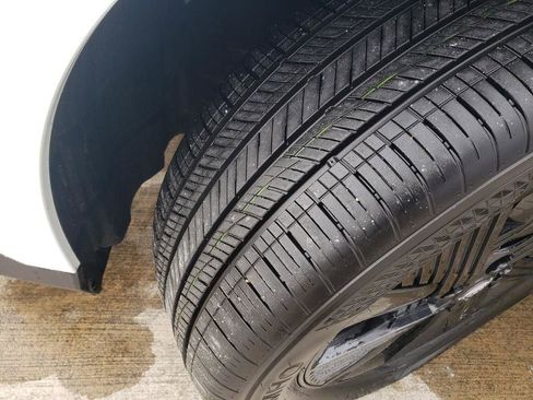 Certified 2025 Nissan Murano SV image 43